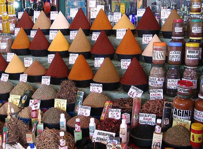 Koření na centrálním trhu v marockém Agadiru.