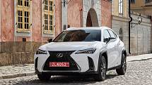 Dlouholeté zkušenosti s hybridním pohonem vynesly na výsluní také nový Lexus UX, u něhož tým WardsAuto vyzdvihl především skvěle fungující start/stop systém.