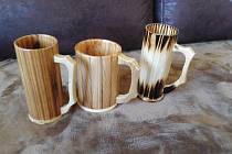 K výrobě dřevěných korbelů přivedla Dana Slámu láska k pivu a záliba ve dřevu.