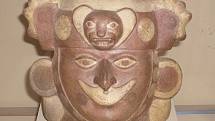 V raném intemediálním období (100 let před naším letopočtem až 700 let našeho letopočtu) byli nejvýznamnější kulturou Močikové. Na snímku močická figurální keramika