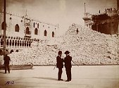 Trosky kampanily na náměstí Svatého Marka v Benátkách. Slavná věž se zřítila 14. července 1902.