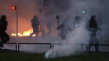 Střet policistů s demonstranty ve Štrasburku během protestu proti důchodové reformě, 23. března 2023