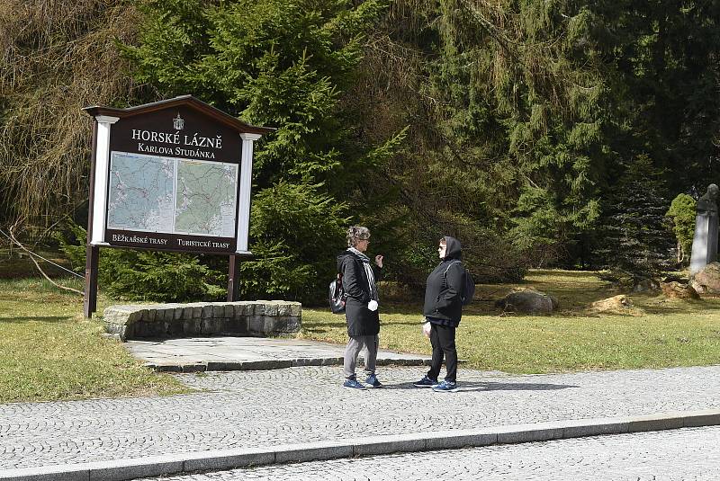 Horské lázně Karlova Studánka lákají klienty sloganem Naber sílu po covidu! Podstatou klimatoterapie je pohyb na čerstvém vzduchu.