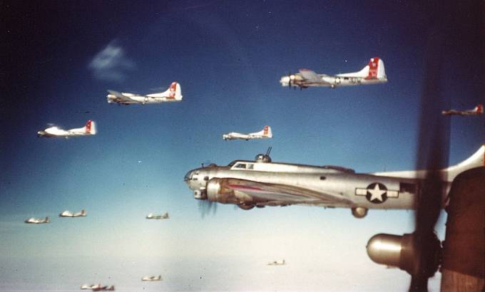 Letouny B-17 přezdívané Létající pevnosti