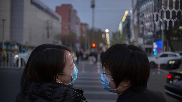 Lidé na ulici v Pekingu