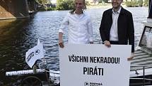 Ivan Bartoš a Jakub Michálek z Pirátské strany (Piráti)