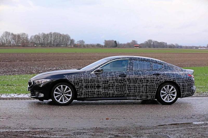 Zamaskovná testovací mula BMW řady 8 Gran Coupé.