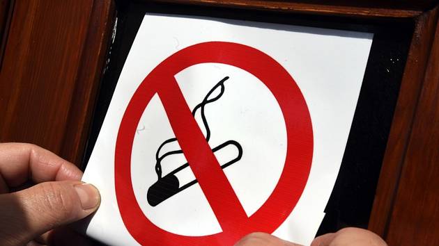 Zákaz kouření. Hříšníky chytla hygiena i ve škole - Pražský deník