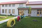 Vesnická škola v Malém Újezdu je moderně vybavena a také moderně vyučuje