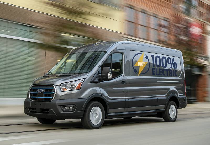 Elektrický Ford Transit bude mít mezi velkými elektrickými dodávkami nejlepší dojezd