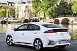 Hyundai Ioniq EV (+20 000 Kč). Základní cena: 919 990 Kč