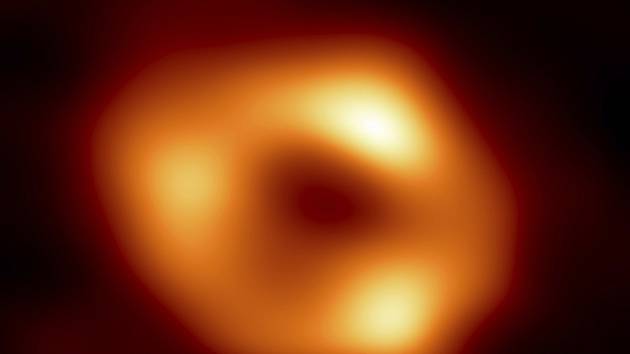 Snímek obří černé díry Sagittarius A*, která se nachází v centru Mléčné dráhy