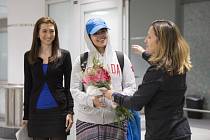 Kanadská ministryně zahraničí Chrystia Freelandová přivítala Rafah Kunúnovou na letišti v Torontu.
