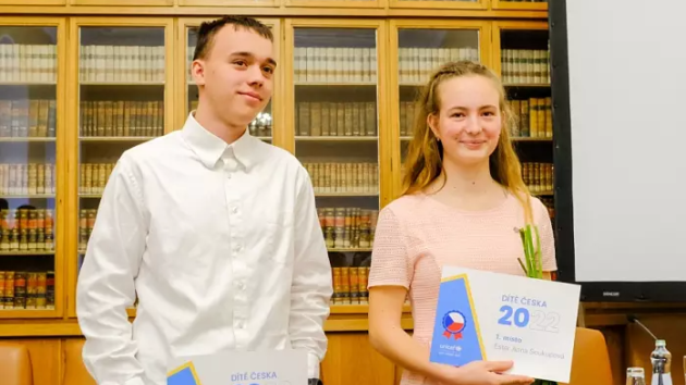 Vítězové ankety Dítě Česka 2022 - Matěj Strnad a Ester Anna Soukupová
