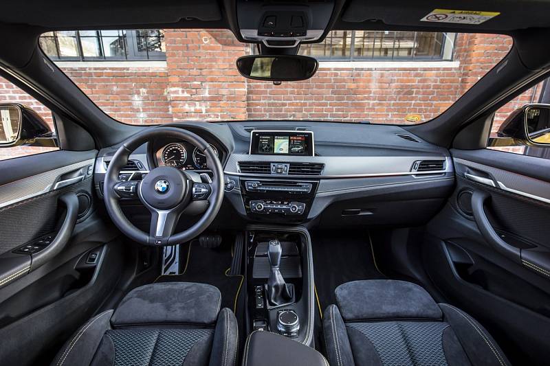 BMW X2.