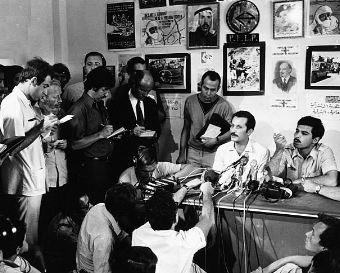 Vůdce palestinské Lidové fronty Gassán Kanafání na tiskové konferenci 15. září 1970