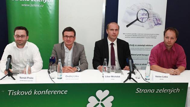 Strana zelených: Tomáš Průša, Ondřej Liška, Libor Michálek a Václav Láska při tiskové konferenci. Ilustrační foto.