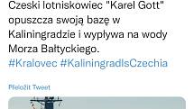 Česká letadlová loď Karel Gott opouští svou námořní základnu v Kaliningradu a vyplouvá do vod Baltského moře, říká popisek tohoto polského vtípku