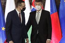 Český premiér Andrej Babiš (vpravo) s polským protějškem Mateuszem Morawieckým