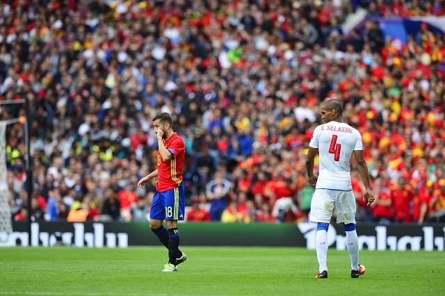 Jordi Alba a Theodor Gebre Selassie