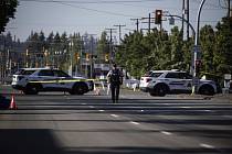 Policejní vozy na místě střelby v kanadském městě Langley 25. července 2022.