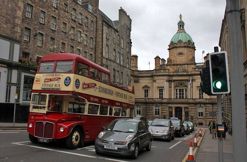 Doubledecker v Edinburghu. Ilustrační snímek