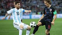 Hvězda Argentiny Lionel Messi (vlevo)