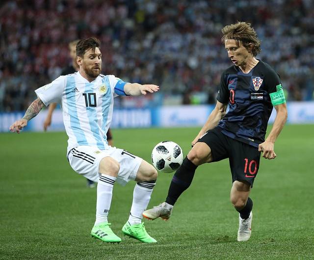 Hvězda Argentiny Lionel Messi (vlevo)