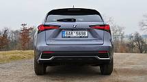 Lexus NX 300h.