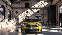 BMW X2.