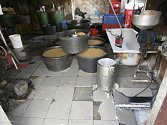 Státní zemědělská a potravinářská inspekce spolu s policií zavřela nelegální výrobnu tofu, které se prodávalo v pražské tržnici SAPA.