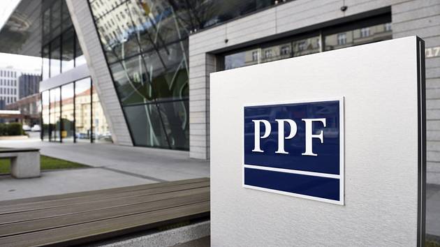 Logo skupiny PPF u jejího pražského sídla na snímku pořízeném 18. dubna 2017