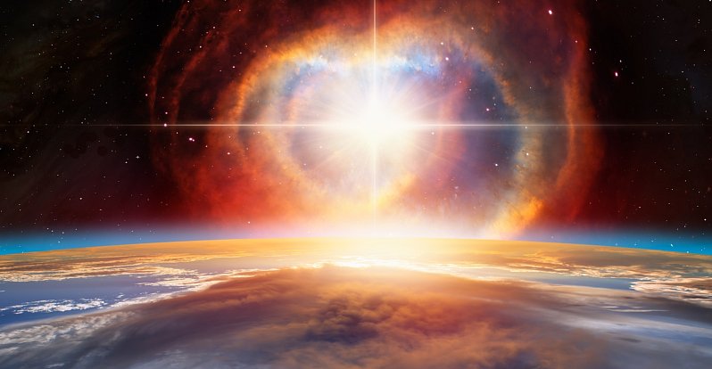 Výbuch, který je od Země vzdálený zhruba osm miliard světelných let, je desetkrát jasnější než jakákoliv známá supernova (na snímku)
