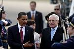 Baracka Obamu přivítal na ruzyňském letišti Václav Klaus