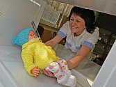 Asi dvouměsíčního zdravého chlapce odložil v pondělí někdo do babyboxu v Masarykově nemocnici v Ústí nad Labem. Je to již 30. dítě zachráněné v babyboxu.