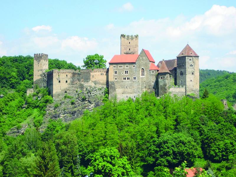 Prakticky na hranici Moravy a Dolního Rakouska se nachází malebné městečko Hardegg. Už jen jeho centrum je dost velké lákadlo, ale jeho nejzajímavější části jsou hrad Hardegg a barokní zámek Riegersburg.