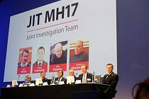 Vyšetřovatelé útoku na malajsijský Boeing 777 na lince MH17 představili v  nizozemském Nieuwegeinu jména údajných pachatelů
