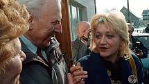Jugoslávská letuška Vesna Vulovičová , která jako jediná přežila havárii jugoslávského letadla v lednu 1972 u Srbské Kamenice na Děčínsku, navštívila po v roce 1997 místo tragédie a položila u pomníčku obětem kytičku.