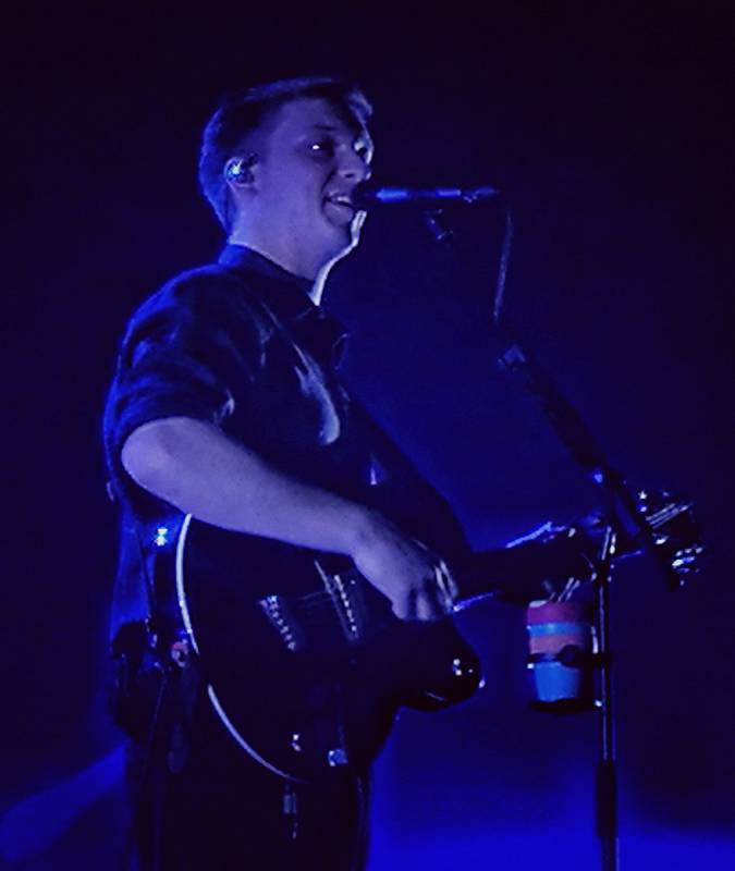 GEORGE EZRA představil svou novou desku Staying at Tamara's v berlínském klubu Huxleys. v červenci zazpívá na festivalu Colours of Ostrava.