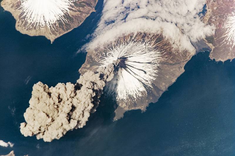 Aktivní sopka Cleveland na Aleutských ostrovech