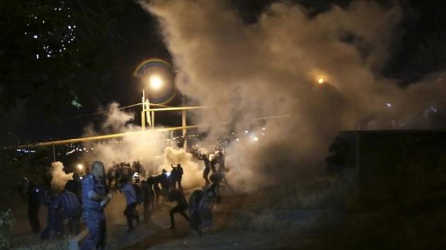 Na šest desítek lidí skončilo v nemocnice po střetech opozičních demonstrantů s policií v arménské metropoli Jerevan.