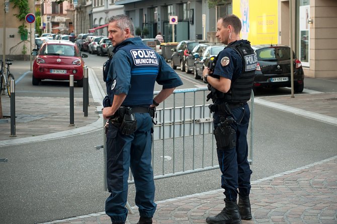 Francouzská policie nakonec muže, který ženu brutálně znásilnil, dopadla. Ilustrační foto
