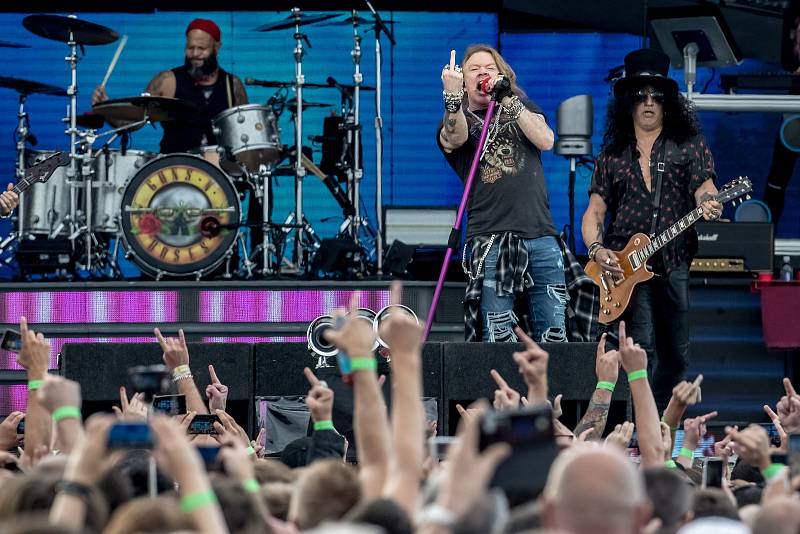 Americká hudební skupina Guns N' Roses vystoupila 4. července v Praze. Na snímku je zpěvák Axl Rose.