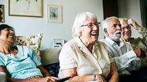 Začínající důchodci vzhledem k prodlužování věku odchodu do důchodu strávili v zaměstnání víc času, což jim výši důchodu logicky zvýšilo