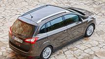 Ford C-Max a Grand C-Max (-20 000 až 143 000 Kč). Cena od 379 900 Kč