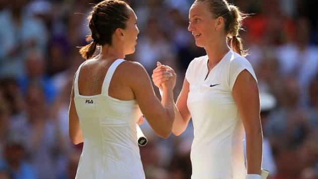 Šestý den Wimbledonu: Gratulace u sítě, Petra Kvitová odešla poražena