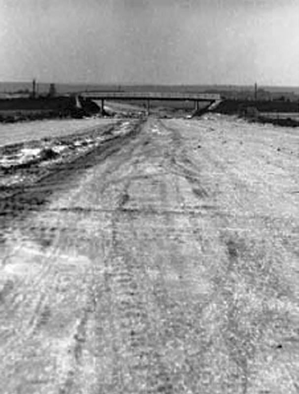 Historické snímky ze stavby dálnice D1