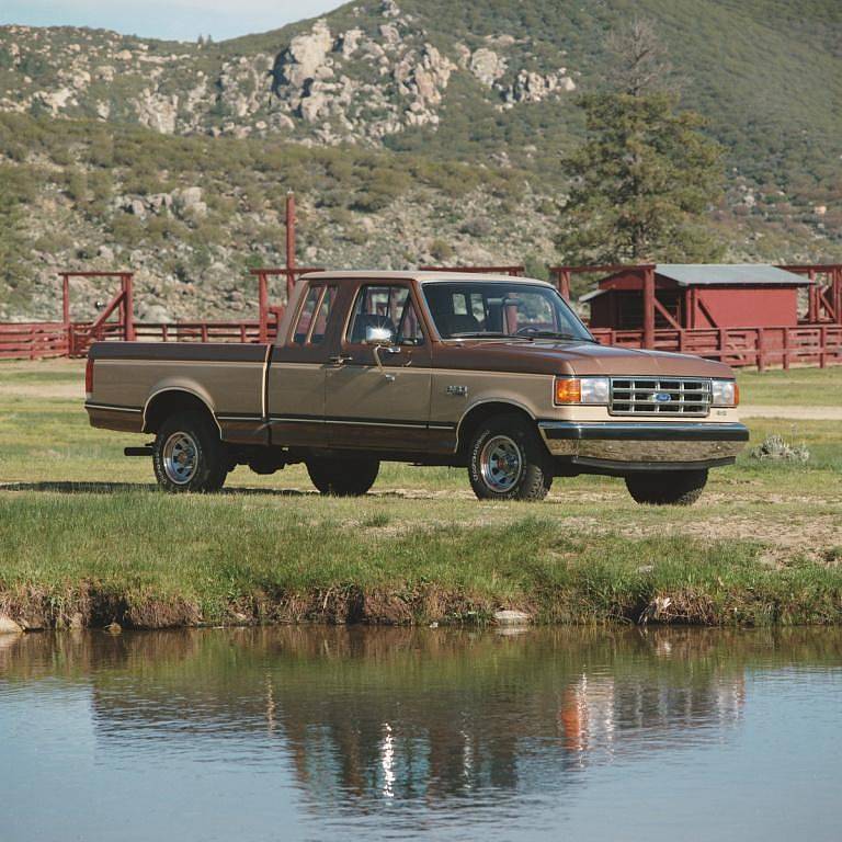 Ford F-150 (1987).