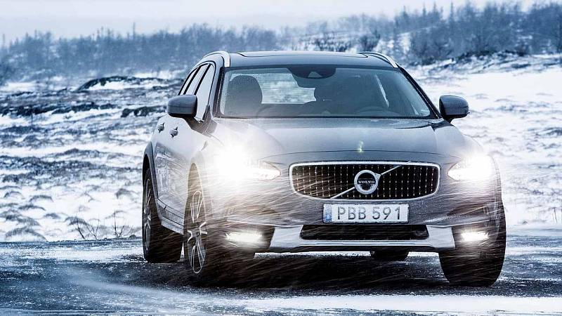 Volvo V90 Cross Country.