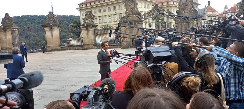 Jízdárna Pražského hradu se při summitu Evropského politického společenství proměnila v tiskové středisko